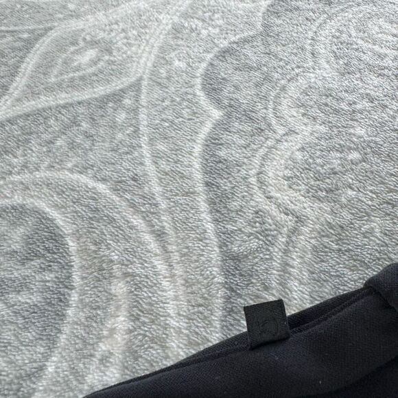 Womens Lululemon Noir Short - Picture 6 of 6